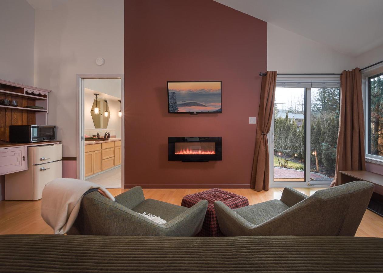 The Mountain Den Apartamento Squamish Exterior foto