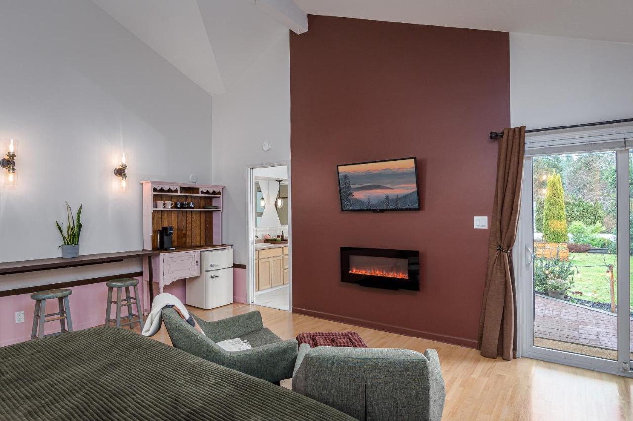The Mountain Den Apartamento Squamish Exterior foto